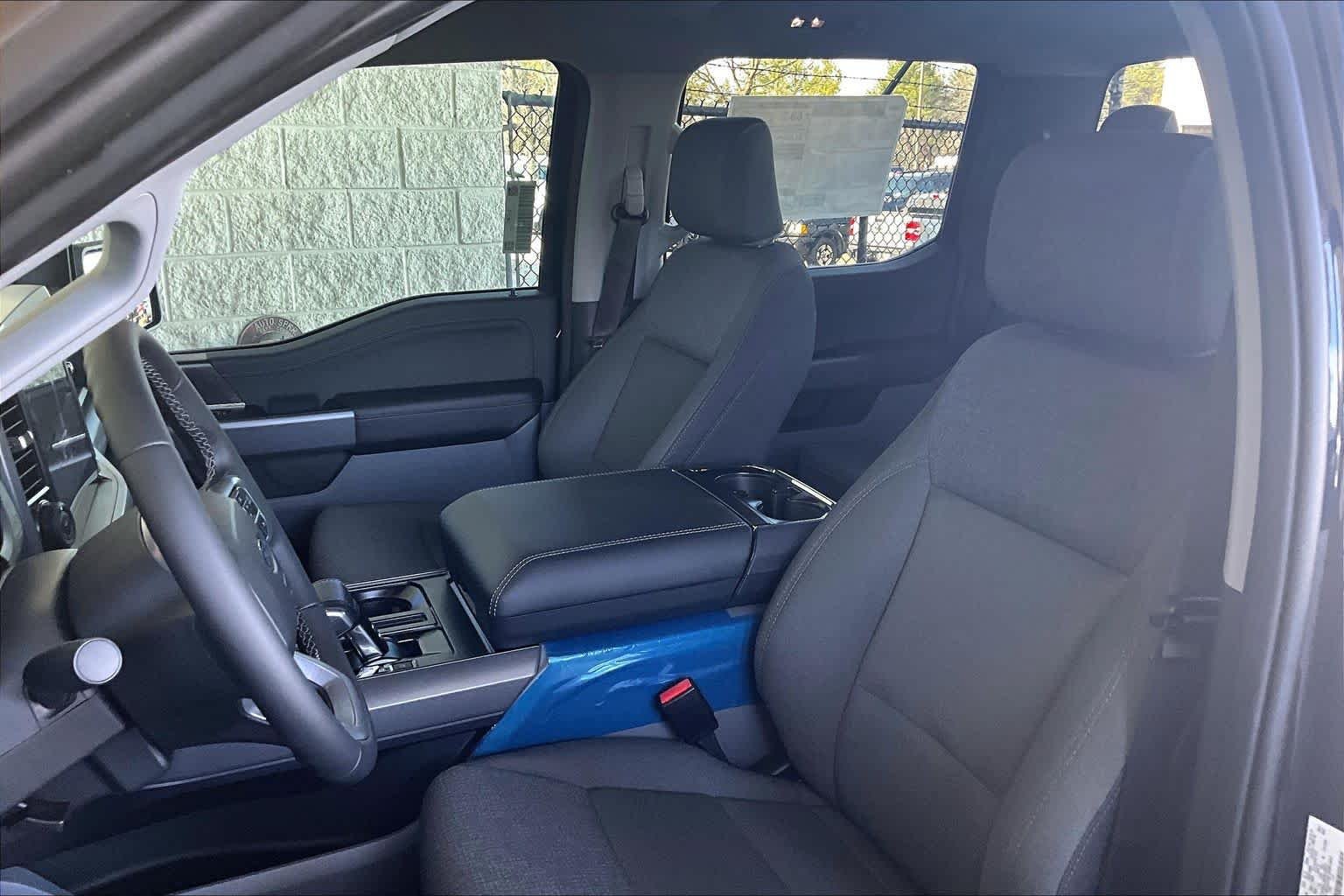 New 2025 Antimatter Blue Metallic Ford XLT image 9