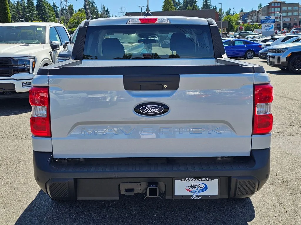 New 2025 Space White Metallic Ford XLT image 6