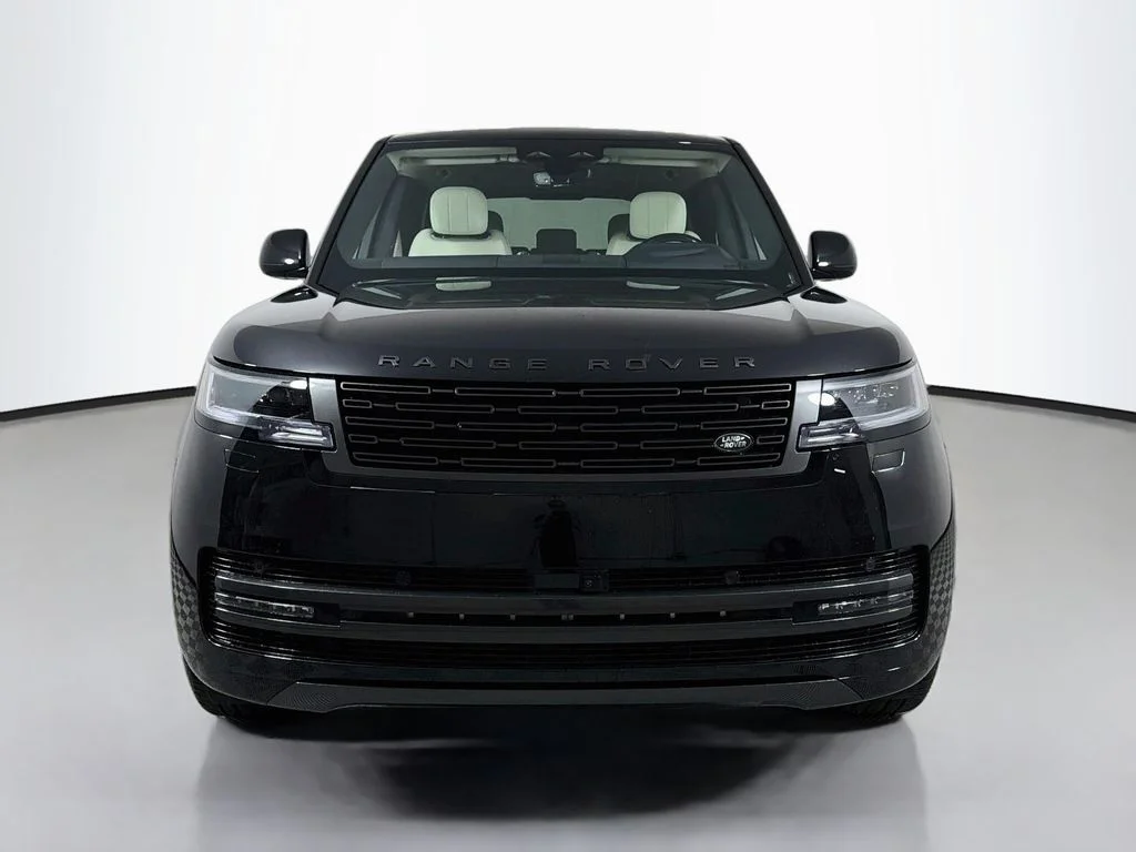 New 2026 Santorini Black Land Rover SE image 2