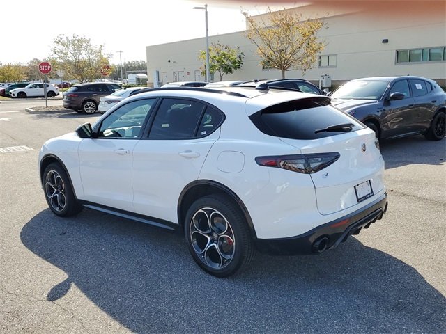 2025 Alfa Romeo Stelvio Sprint Base photo 2