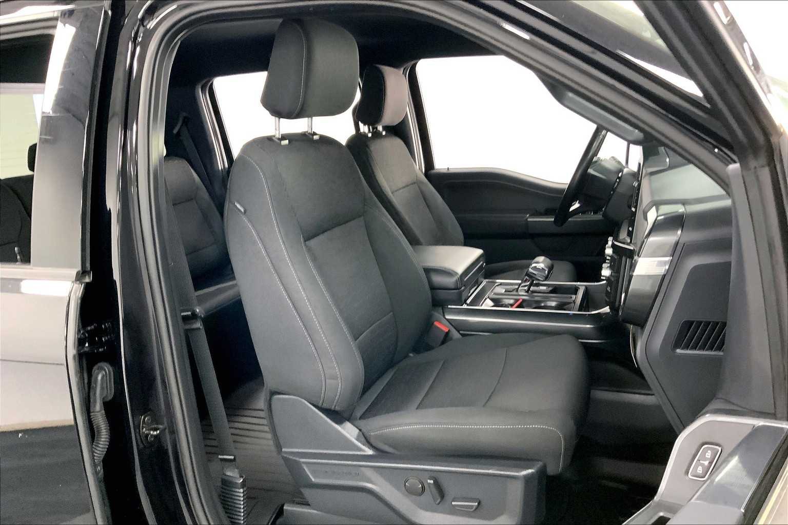 Used 2022 Agate Black Metallic Ford XLT image 8
