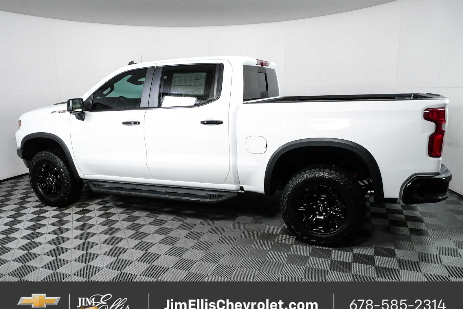 New 2026 Summit White Chevrolet ZR2 image 31