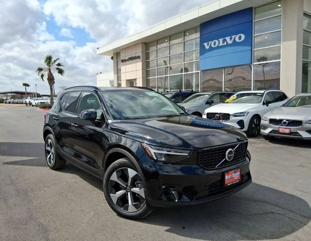 2026 Volvo XC40 B5 Plus Dark AWD's photo