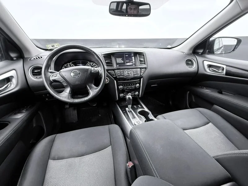 Used 2017 Gray Nissan SV Sport Utility 4D image 32