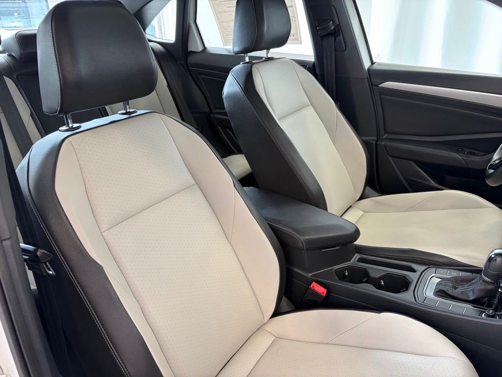 Used 2019 Pure White Volkswagen R-Line image 18