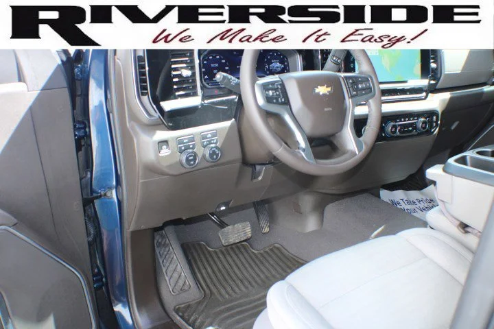 Used 2023 Northsky Blue Metallic Chevrolet LT image 7