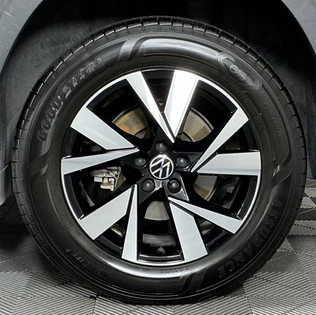 Used 2022 Black Volkswagen 2.0T SE image 10