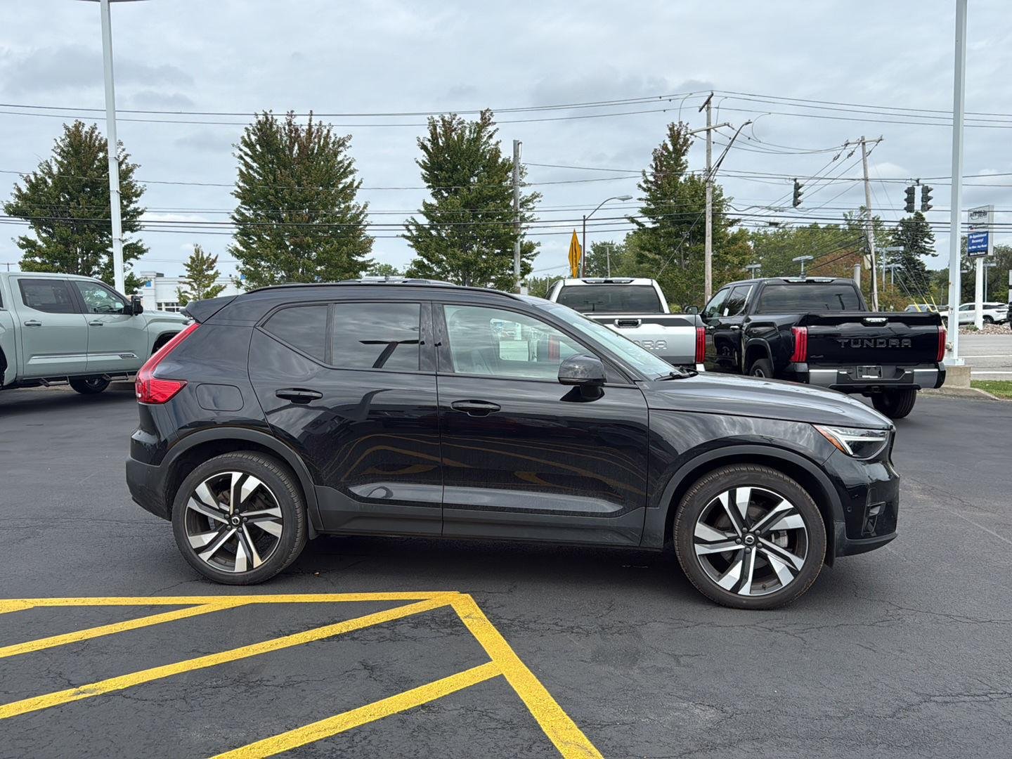 Used 2024 Onyx Black Metallic Volvo Plus Dark Theme image 2