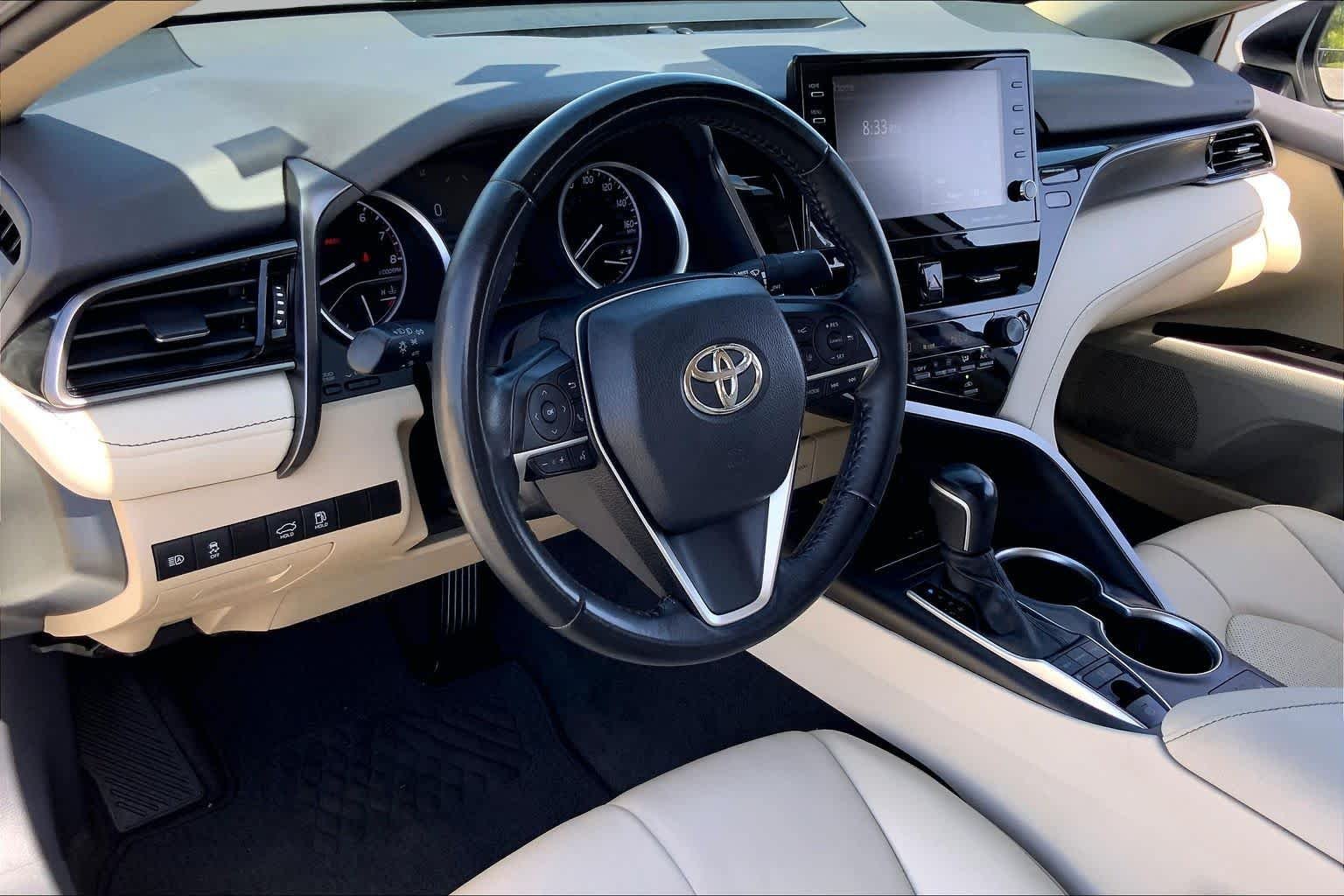 Used 2022 Wind Chill Pearl Toyota XLE image 17