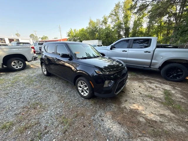 Used 2022 Black Kia LX image 8