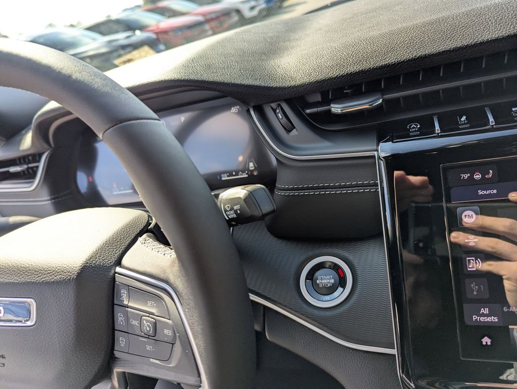 New 2025 Silver Zynith Exterior Paint Jeep Altitude X image 24