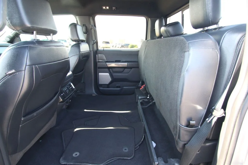 Used 2023  Ford Lariat image 7