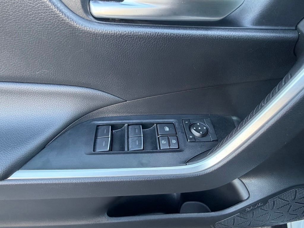 Used 2025 Ice Toyota XLE image 21