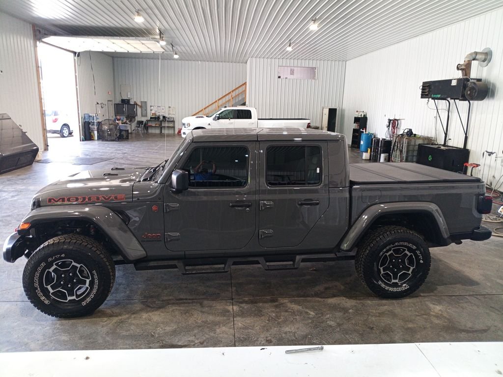 Used 2020 Gray Jeep Mojave image 2