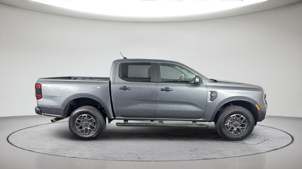 New 2026 Carbonized Gray Metallic Ford XLT image 7