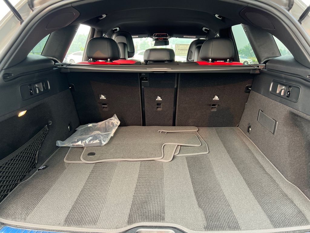 New 2026 MANUFAKTUR Alpine Grey Mercedes-Benz GLC 300 image 7