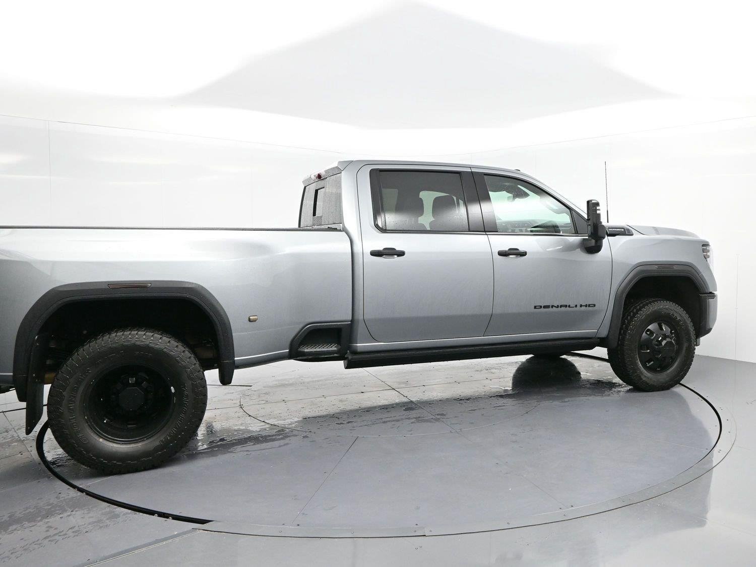 Used 2025 Sterling Metallic GMC Denali Ultimate DRW image 8