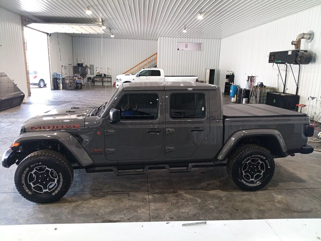 Used 2020 Gray Jeep Mojave image 2