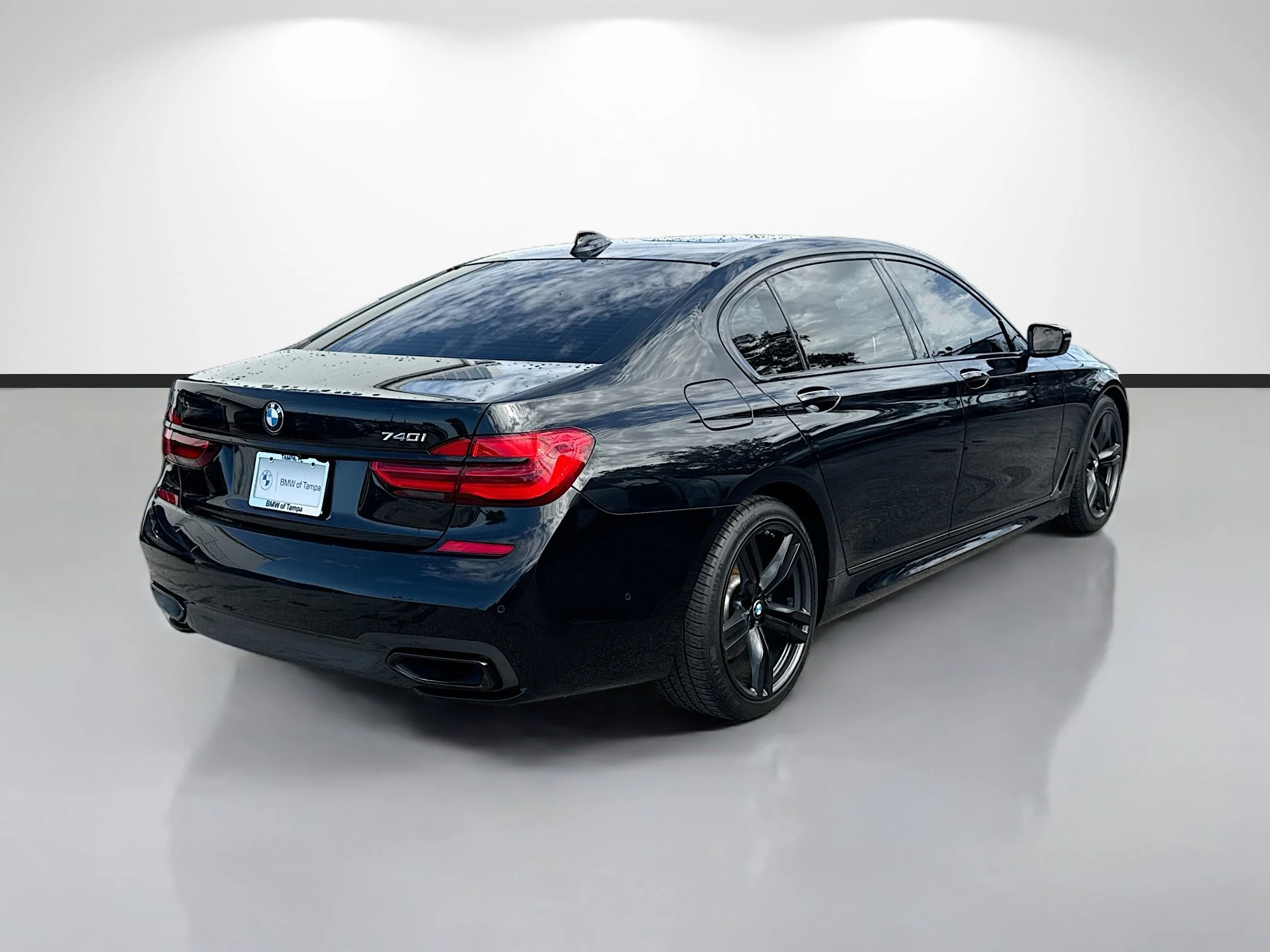 Used 2019 Black Sapphire Metallic BMW 740i image 3