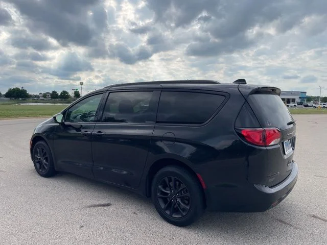 Used 2020 Black Chrysler Launch Edition image 4