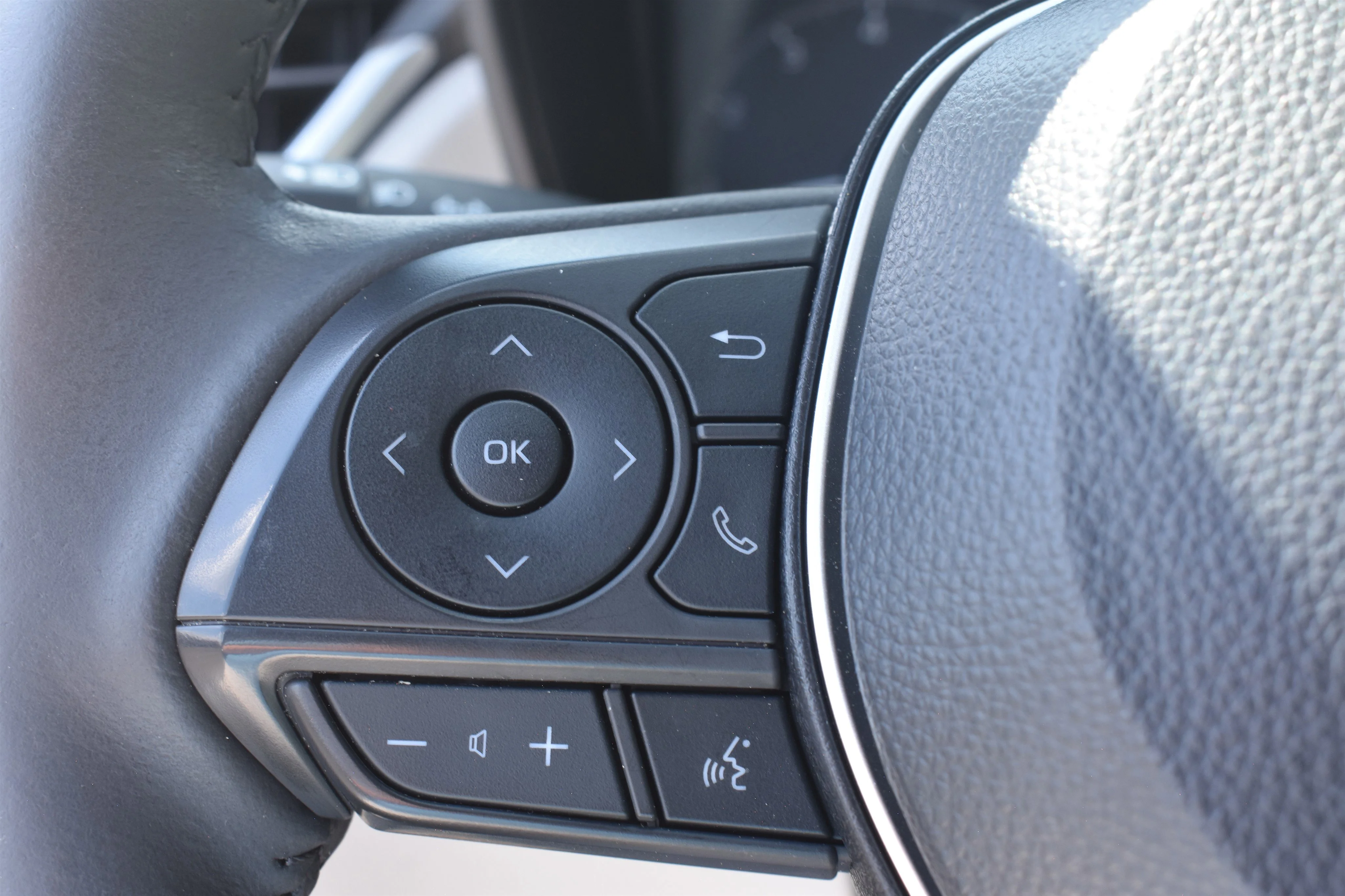 Used 2024  Toyota LE image 19