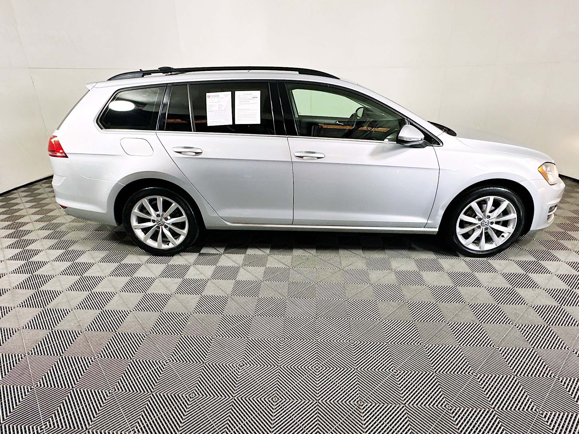 2016 Volkswagen Golf thumbnail 4