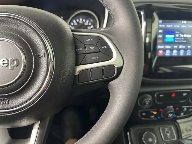 Used 2021 Black Jeep Altitude image 12