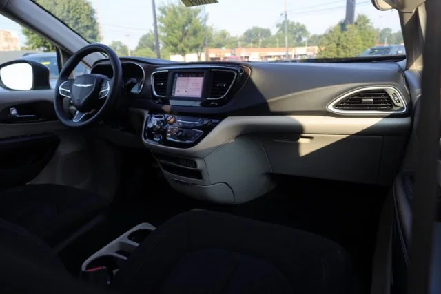 Used 2023 Black Chrysler LX image 40
