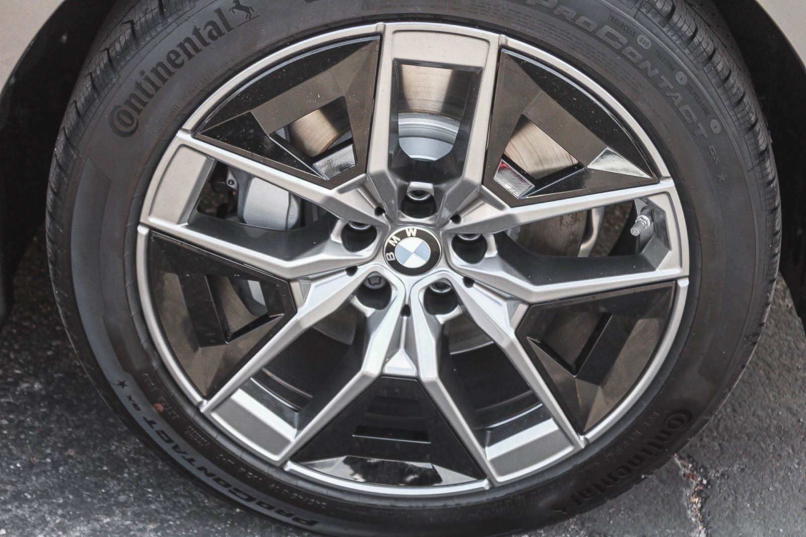 New 2027 Oxide Grey Metallic BMW 530i image 10