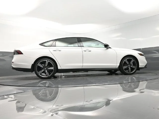 Used 2026 White Honda SE image 38