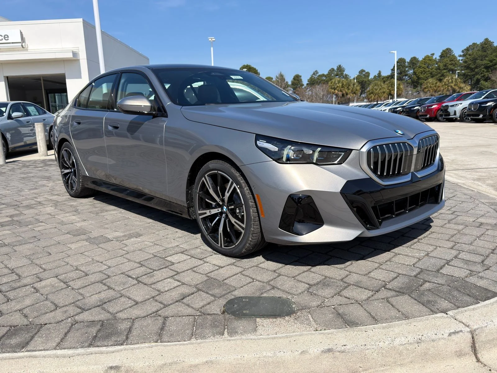 New 2026 Oxide Grey Metallic BMW 530i xDrive image 7