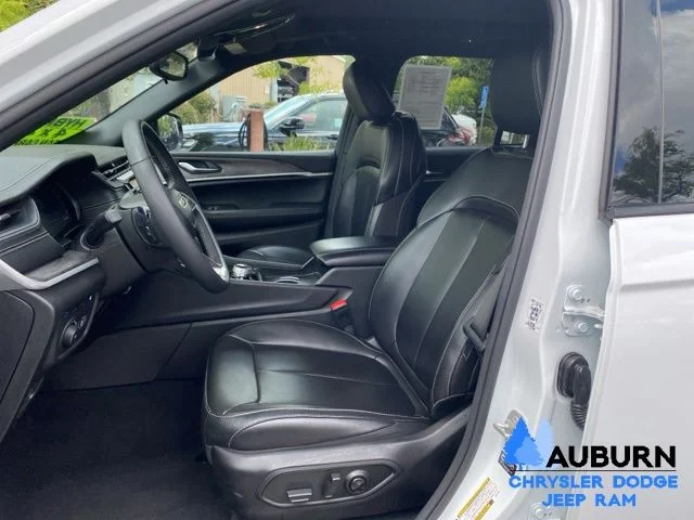 Used 2024 White Jeep 4xe image 33