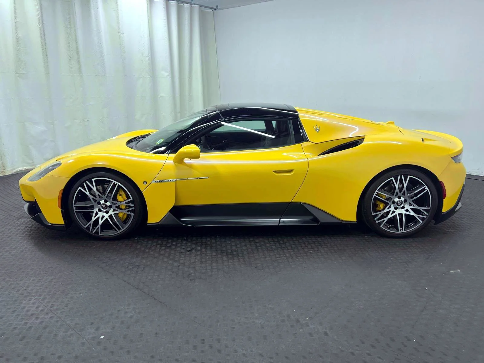 Used 2023 Yellow Maserati Cielo image 9
