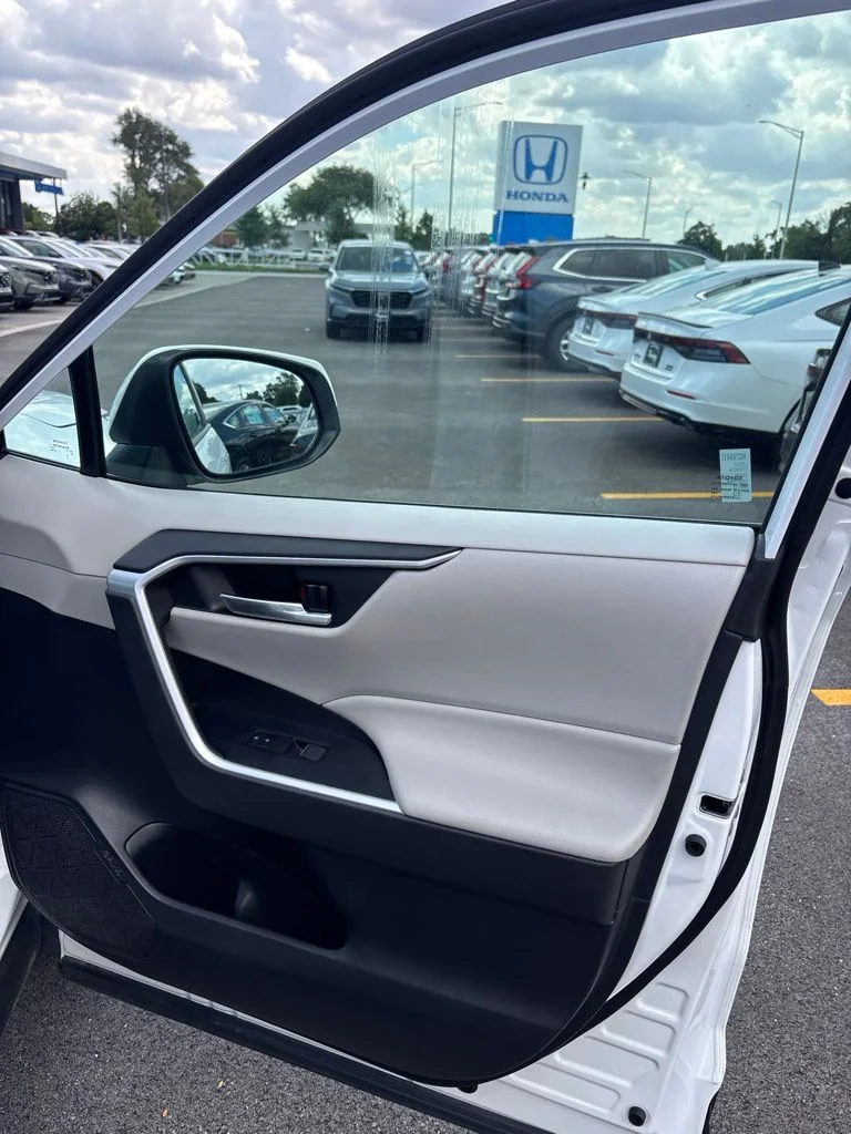 Used 2022 White Toyota XLE image 8