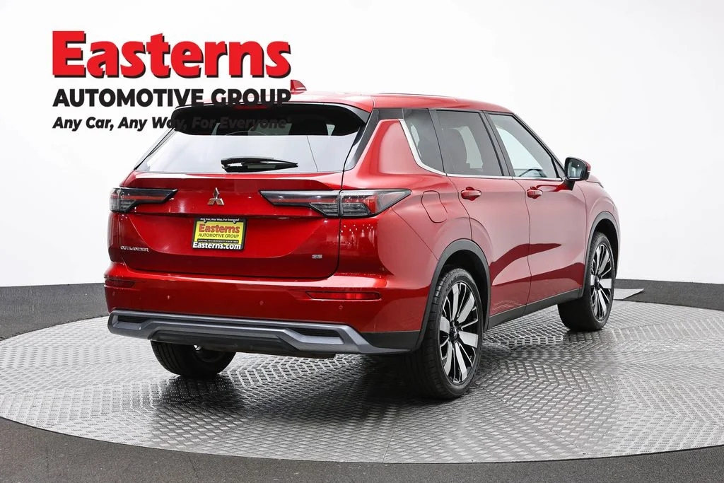 Used 2025 Red Mitsubishi SE image 5