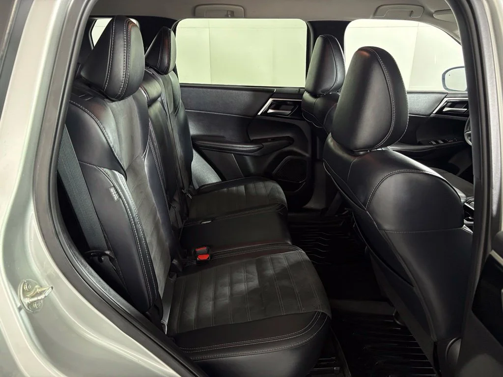 Used 2024 Silver Mitsubishi  image 38