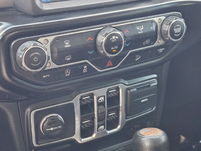 Used 2020 Black Clearcoat Jeep Sahara image 29