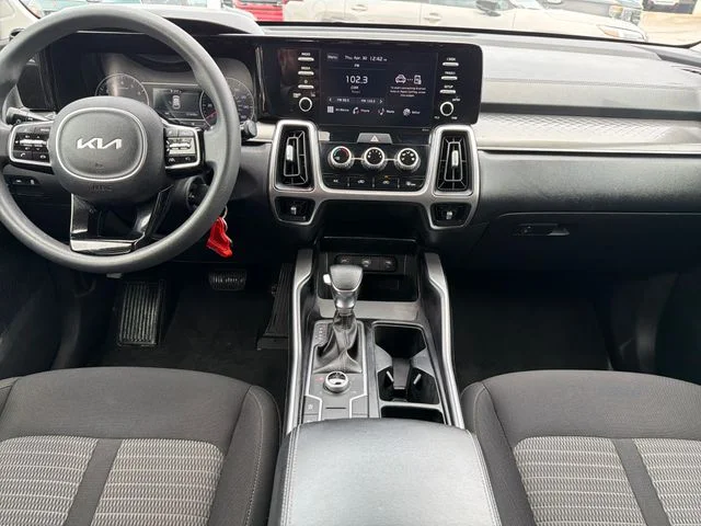 Used 2022 White Kia LX image 9