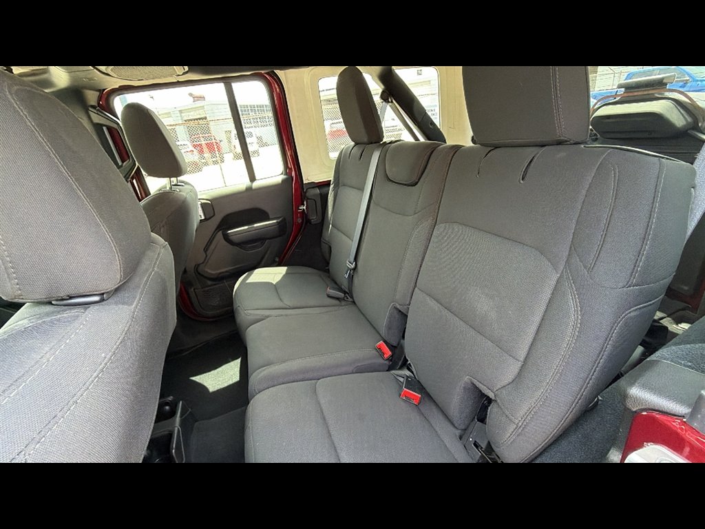 Used 2022  Jeep Unlimited Sport image 21