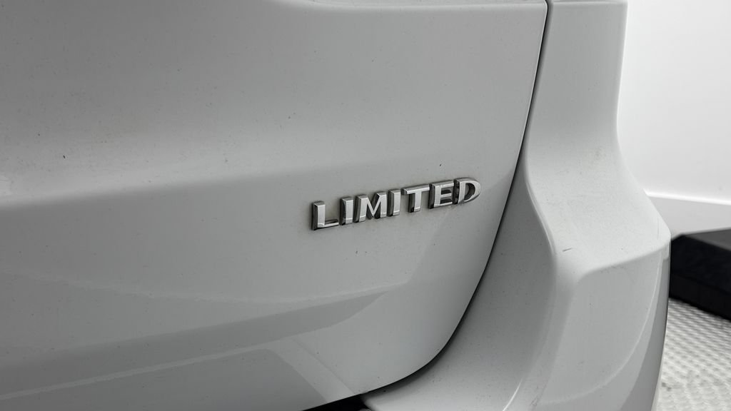 Used 2018 White Jeep Limited image 8