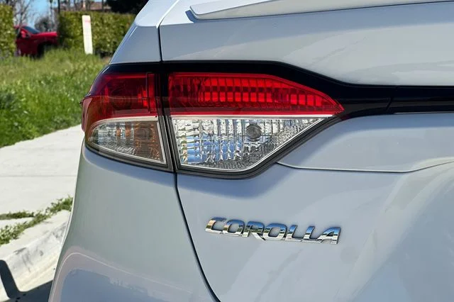 Used 2024 Ice Toyota SE image 32