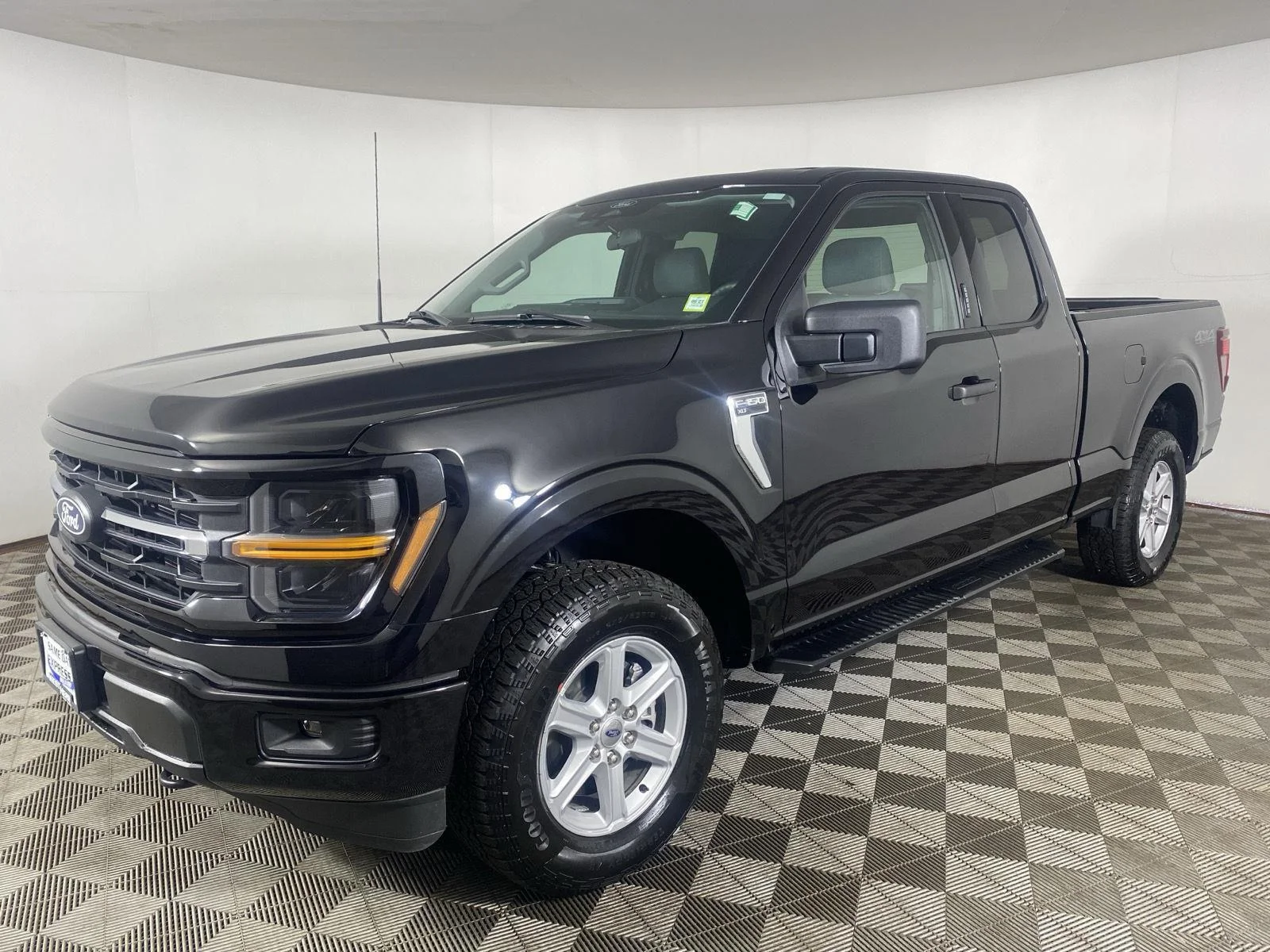 New 2026 Agate Black Metallic Ford XLT image 31