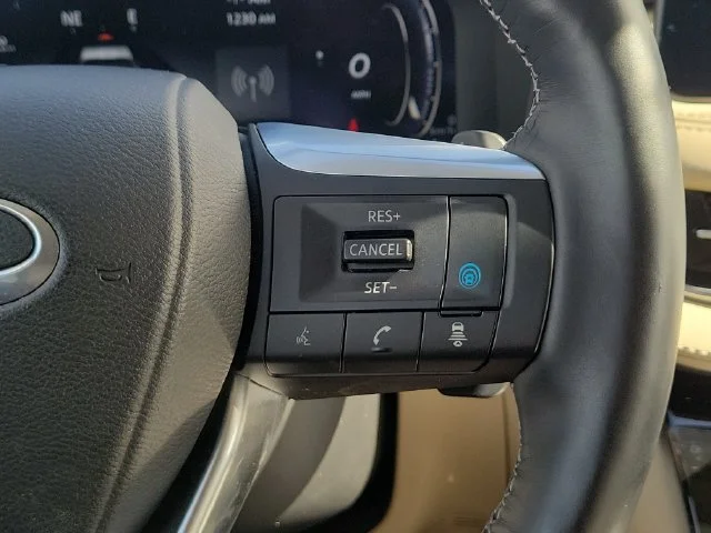Used 2024 Black INFINITI Sensory image 26