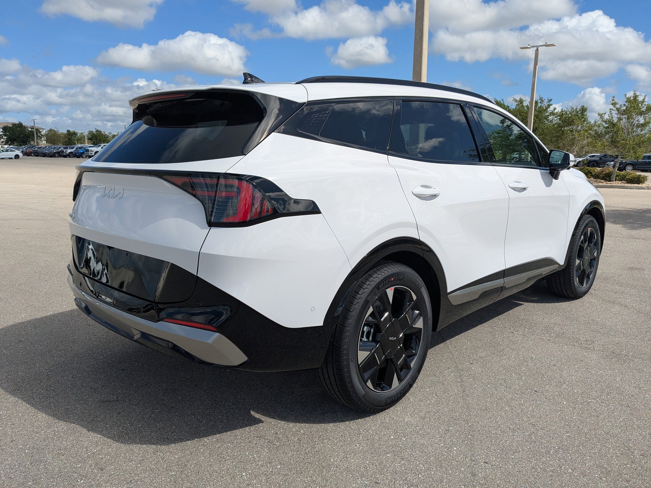 New 2026 Glacial White Pearl Kia SX Prestige image 5