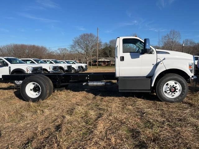 New 2025 Oxford White Ford F-750 SD Gas Straight Frame image 20