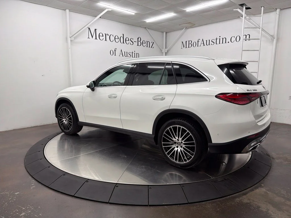 New 2027 White Mercedes-Benz GLC 300 image 5