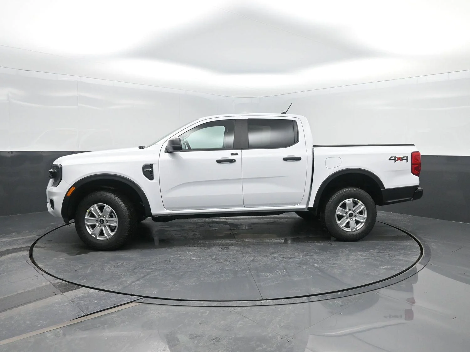 New 2025 Oxford White Ford XL image 1