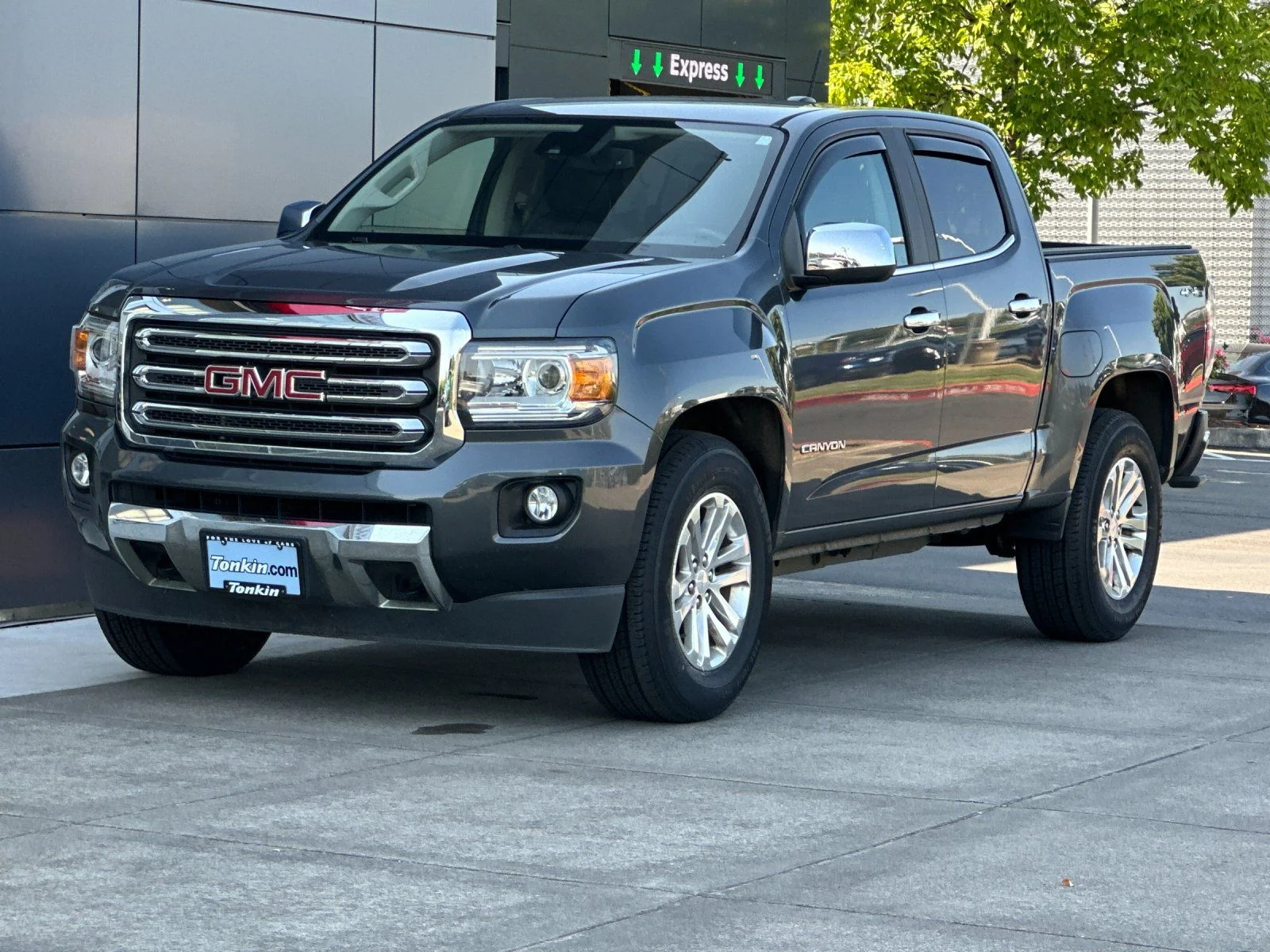 Used 2016 Cyber Gray Metallic GMC SLT image 7