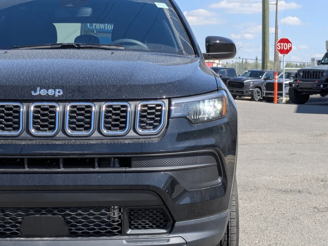 New 2025 Black Jeep Sport - - 4x4 - 4.99% O.A.C - Heated Seats & More! image 9