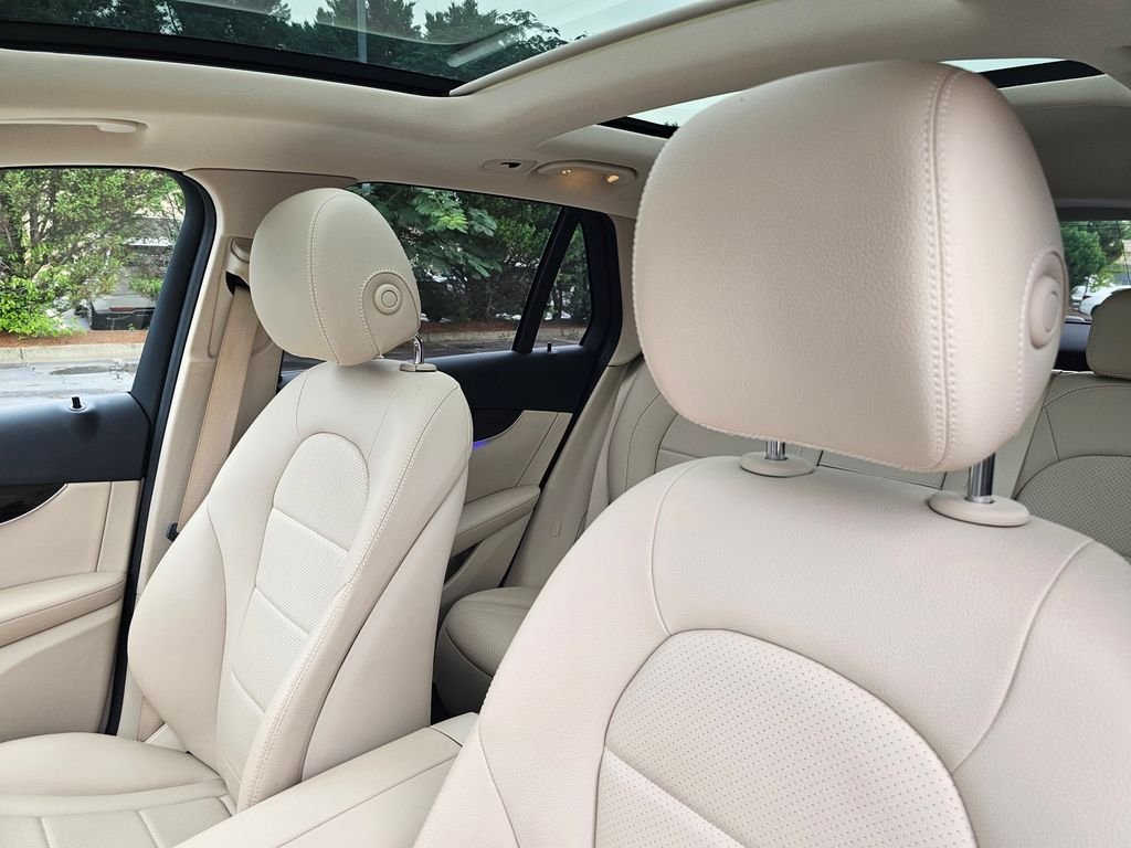 2022 Mercedes-Benz GLC GLC300 - Photo 16